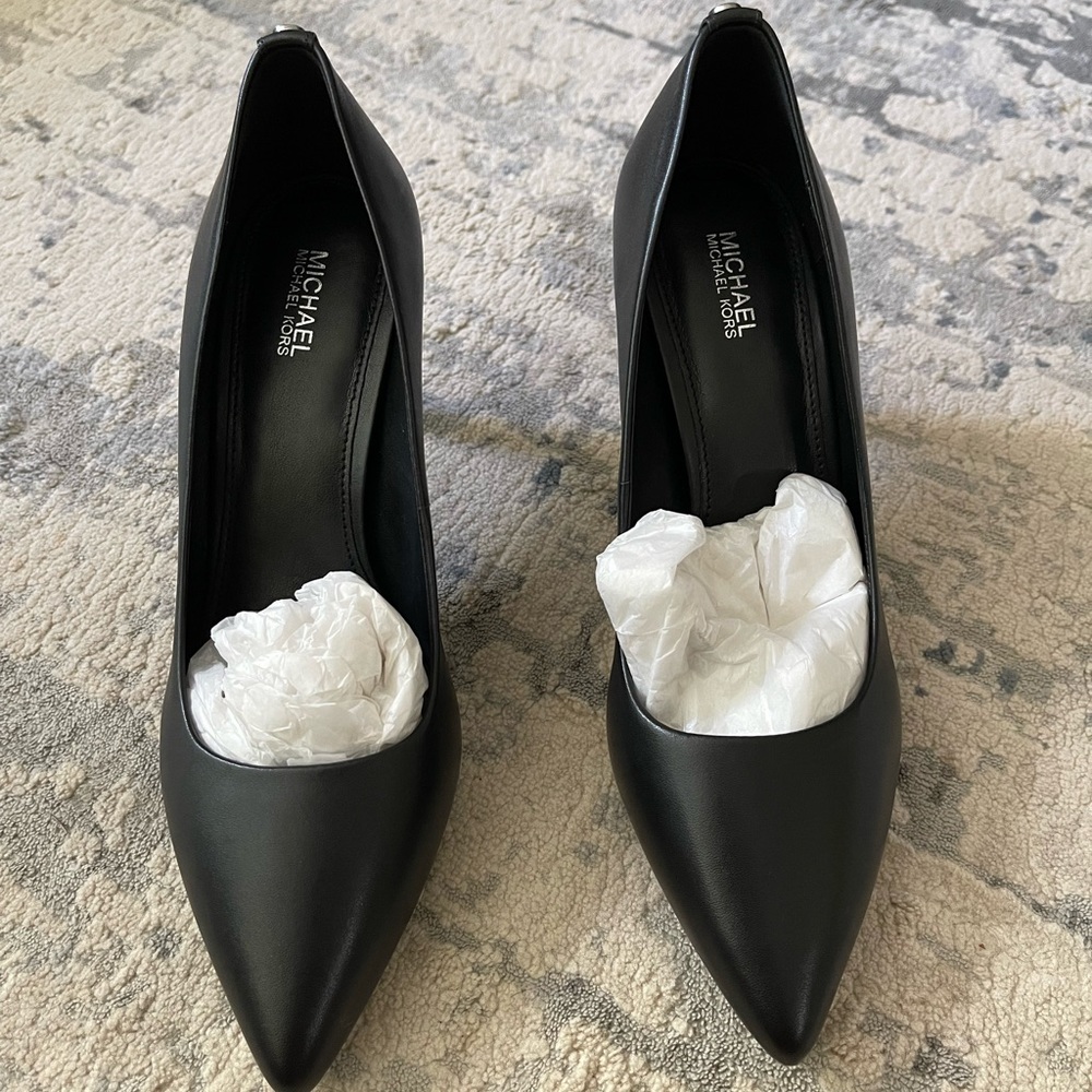 Michael Kors Dorothy Flex Pump - Black size 8W (NWOB)